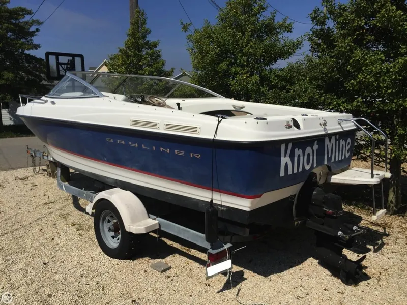 Slide: The Image of Bayliner 210 CU Classic Runabout 2004 - 7