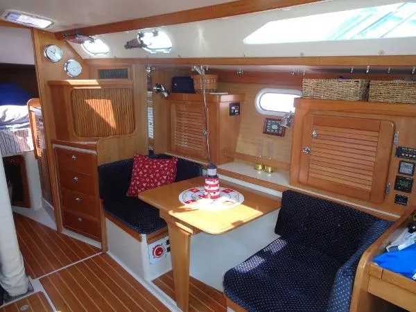 Slide: The Image of Catalina 36 MkII 2006 - 10
