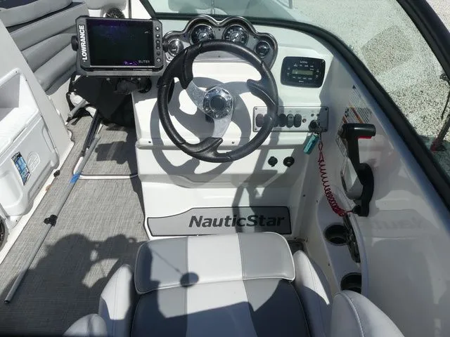 Slide: The Image of NauticStar 203 DC 2022 - 6