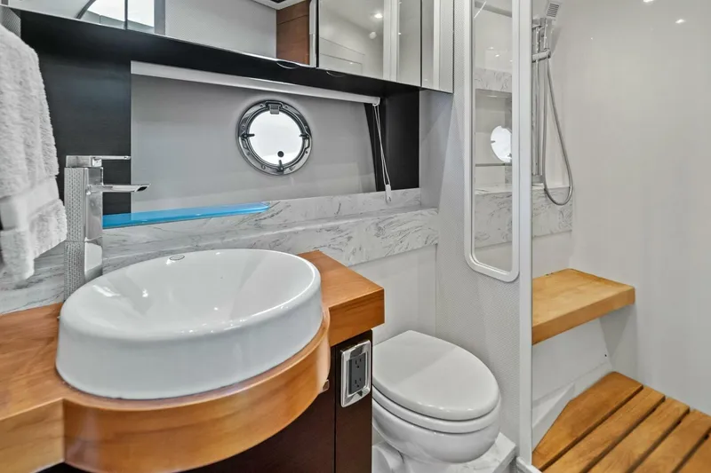 Slide: The Image of 2016 Tiara Yachts 50 Flybridge - 39