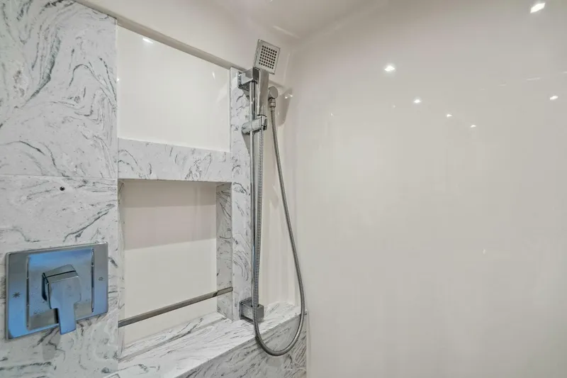 Slide: The Image of 2016 Tiara Yachts 50 Flybridge - 42