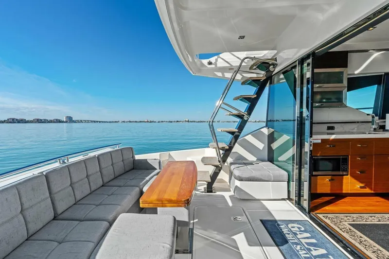 Slide: The Image of 2016 Tiara Yachts 50 Flybridge - 43