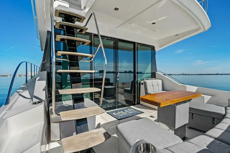 Slide: The Image of 2016 Tiara Yachts 50 Flybridge - 49