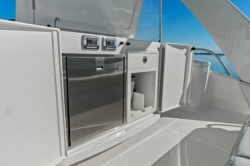 Slide: The Image of 2016 Tiara Yachts 50 Flybridge - 57