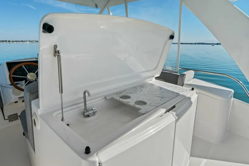 Slide: The Image of 2016 Tiara Yachts 50 Flybridge - 58