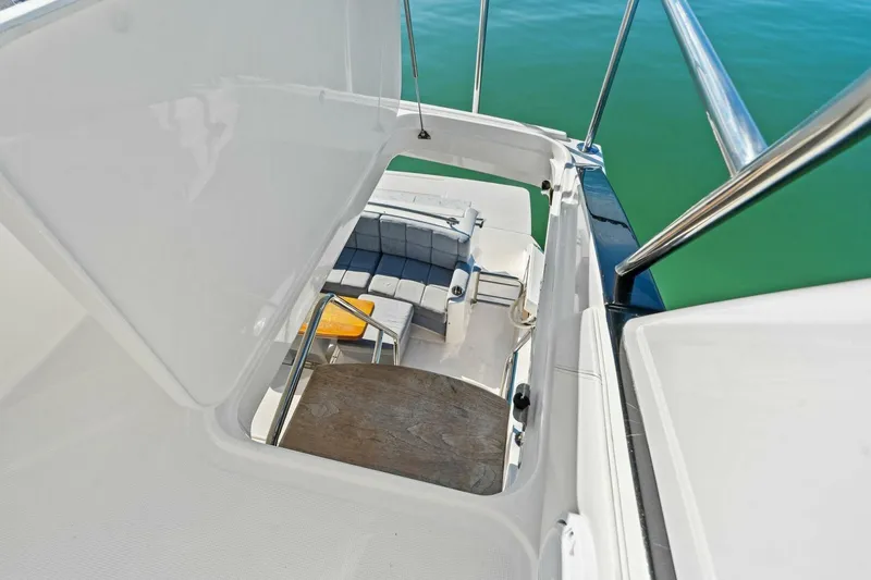 Slide: The Image of 2016 Tiara Yachts 50 Flybridge - 71