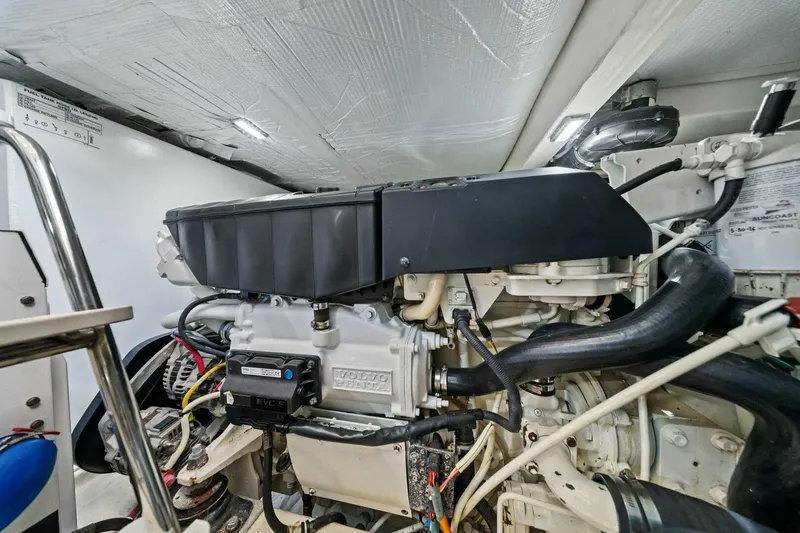 Slide: The Image of 2016 Tiara Yachts 50 Flybridge - Profile - 83