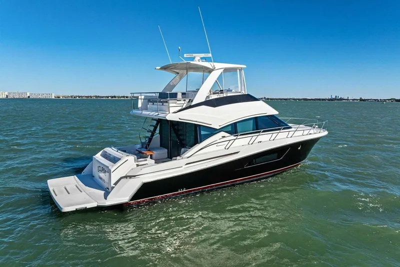 Slide: The Image of 2016 Tiara Yachts 50 Flybridge - Profile - 87