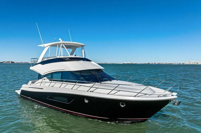 Slide: The Image of 2016 Tiara Yachts 50 Flybridge - Profile - 90