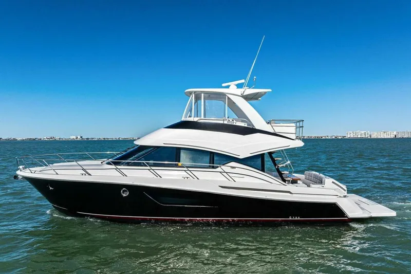 Slide: The Image of 2016 Tiara Yachts 50 Flybridge - Profile - 94