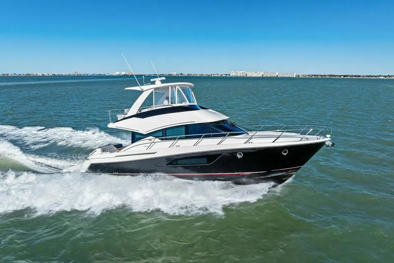 Slide: The Image of 2016 Tiara Yachts 50 Flybridge - Profile - 96