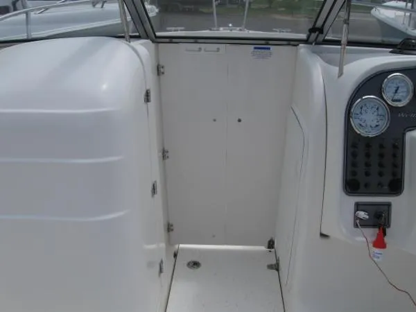 Slide: The Image of Wellcraft 220 Sportsman 2004 - 5