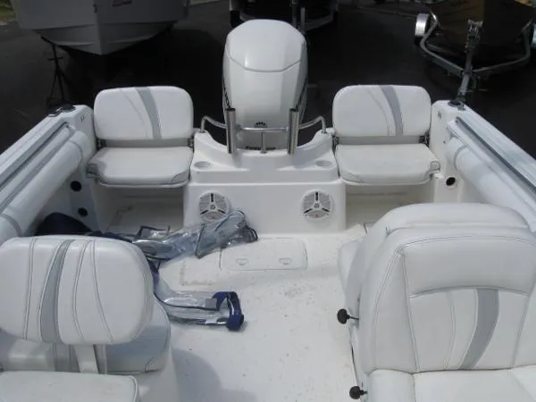 Slide: The Image of Wellcraft 220 Sportsman 2004 - 7