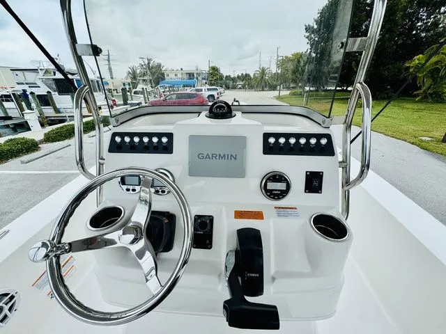 Slide: The Image of Robalo 206 Cayman 2023 - 10