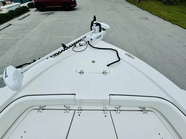 Slide: The Image of Robalo 206 Cayman 2023 - 16