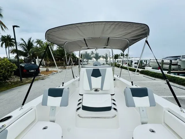 Slide: The Image of Robalo 206 Cayman 2023 - 17