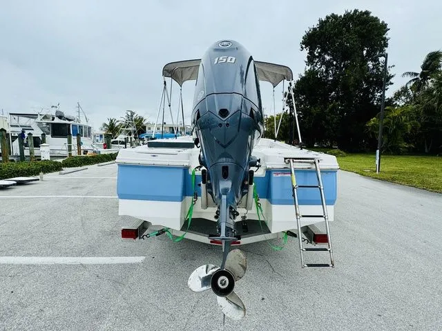 Slide: The Image of Robalo 206 Cayman 2023 - 4