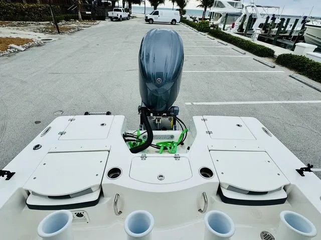 Slide: The Image of Robalo 206 Cayman 2023 - 6