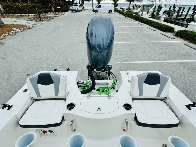 Slide: The Image of Robalo 206 Cayman 2023 - 7