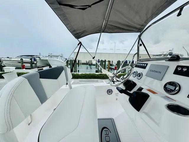 Slide: The Image of Robalo 206 Cayman 2023 - 9