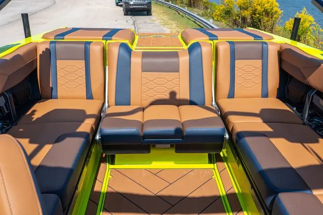 Slide: The Image of Malibu Wakesetter 23 LSV 2026 - 11