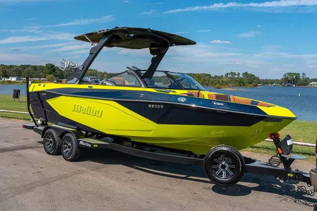 Slide: The Image of Malibu Wakesetter 23 LSV 2026 - 3