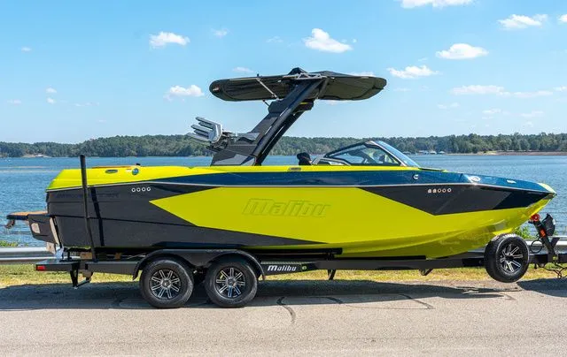 Slide: The Image of Malibu Wakesetter 23 LSV 2026 - 4