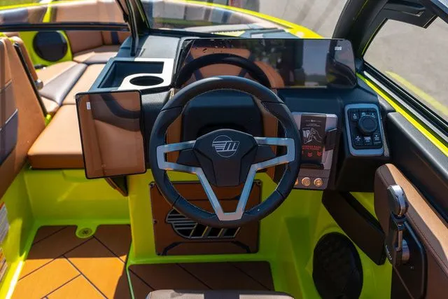 Slide: The Image of Malibu Wakesetter 23 LSV 2026 - 6