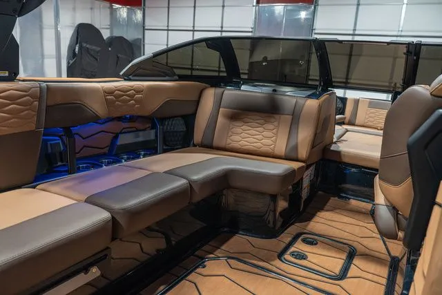 Slide: The Image of Malibu Wakesetter 23 LSV 2026 - 7