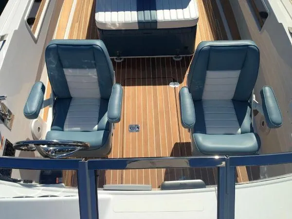 Slide: The Image of Vanquish 24 Runabout 2014 - 5