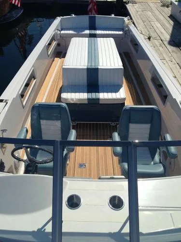 Slide: The Image of Vanquish 24 Runabout 2014 - 6