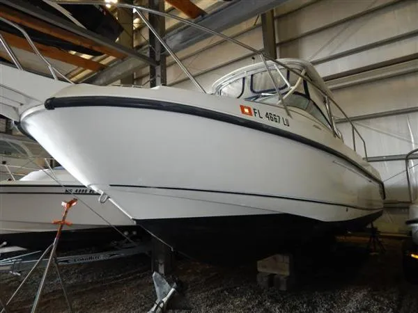 Slide: The Image of Boston Whaler Conquest 2001 - 0