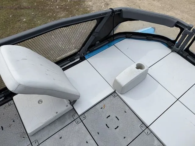 Slide: The Image of Sea-Doo Switch Sport 21 2023 - 10