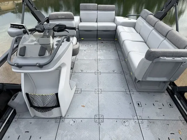 Slide: The Image of Sea-Doo Switch Sport 21 2023 - 11