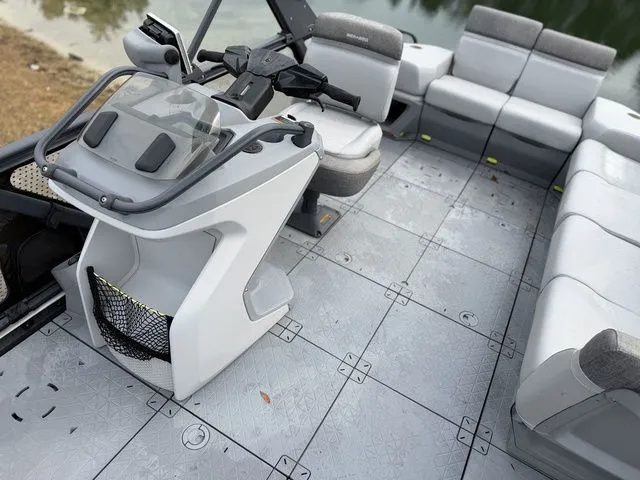 Slide: The Image of Sea-Doo Switch Sport 21 2023 - 12