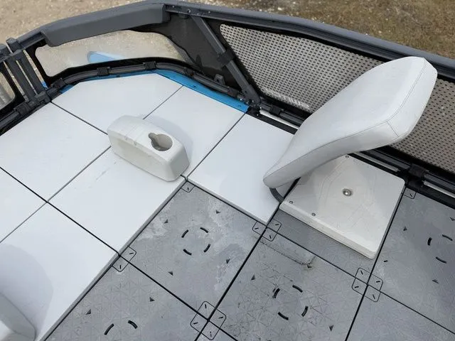 Slide: The Image of Sea-Doo Switch Sport 21 2023 - 9