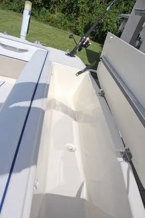 Slide: The Image of Bayliner 222 EC Classic Cruiser 2004 - 10