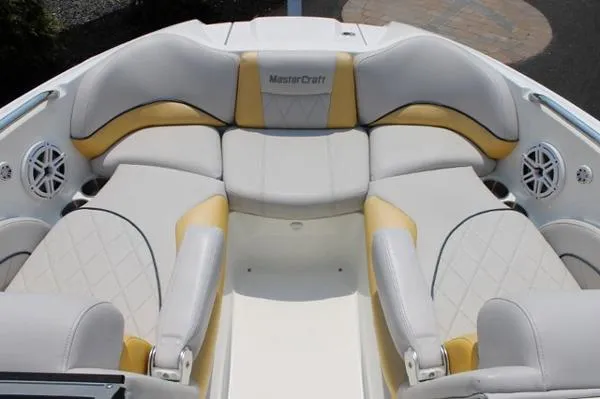 Slide: The Image of Mastercraft X-25 2010 - 6