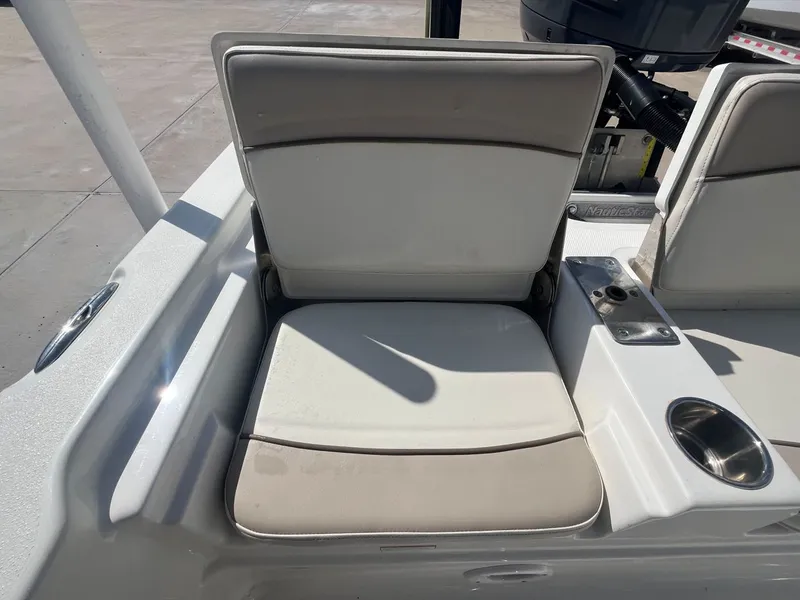 Slide: The Image of NauticStar 215 XTS 2017 - 25