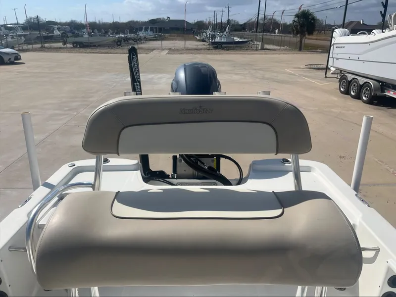 Slide: The Image of NauticStar 215 XTS 2017 - 31