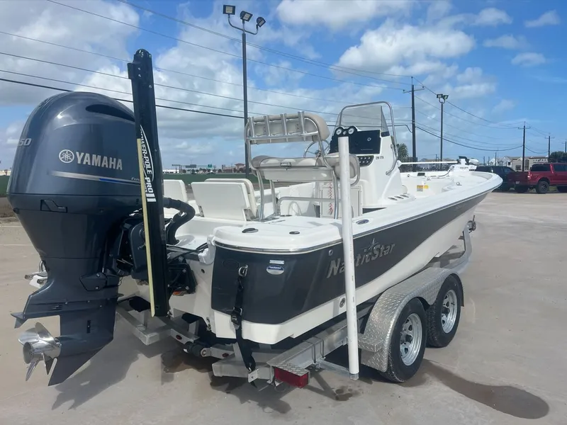 Slide: The Image of NauticStar 215 XTS 2017 - 8