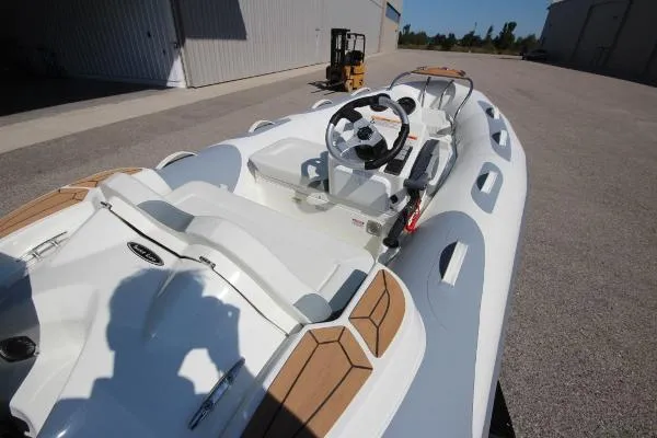 Slide: The Image of Zodiac Yachtline 420 DL NEO 60hp In Stock 2015 - 9