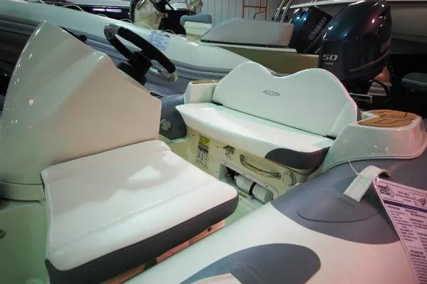 Slide: The Image of Zodiac Yachtline 380DL NEO 50hp In Stock 2015 - 4