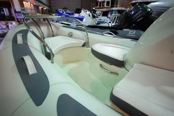Slide: The Image of Zodiac Yachtline 380DL NEO 50hp In Stock 2015 - 6