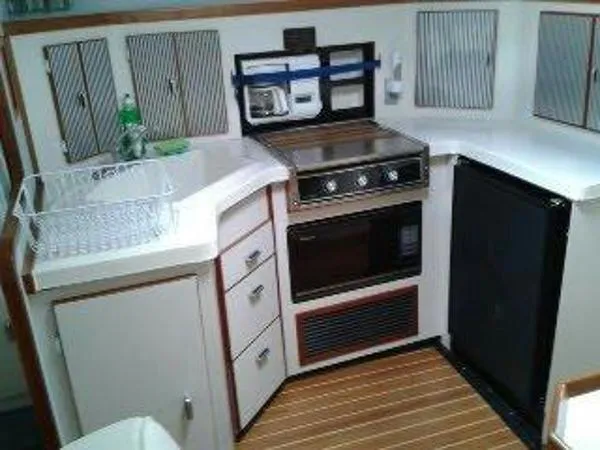 Slide: The Image of Sea Ray Express Cruiser 1989 - 1