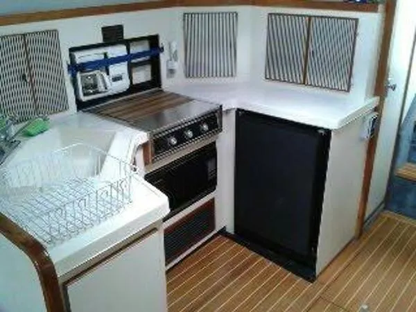 Slide: The Image of Sea Ray Express Cruiser 1989 - 3