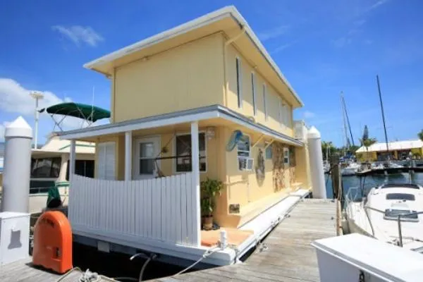 Slide: The Image of House Boat 2 Story, 4 Bedroom, 2 Bath 1987 - 0