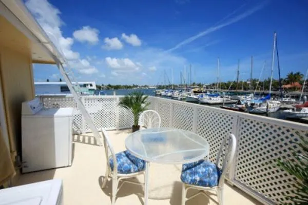 Slide: The Image of House Boat 2 Story, 4 Bedroom, 2 Bath 1987 - 2