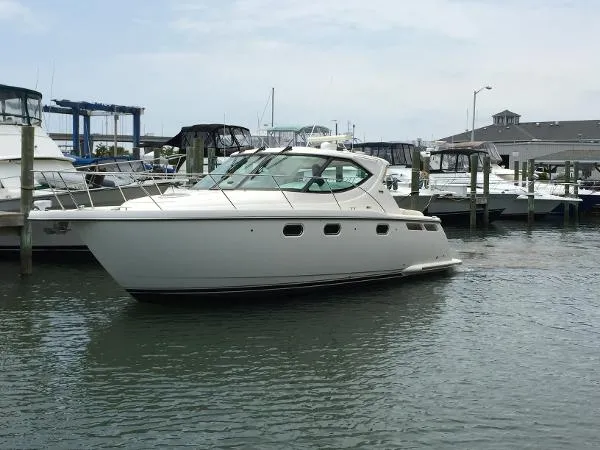 Slide: The Image of Tiara 3500 Sovran 2008 - 1