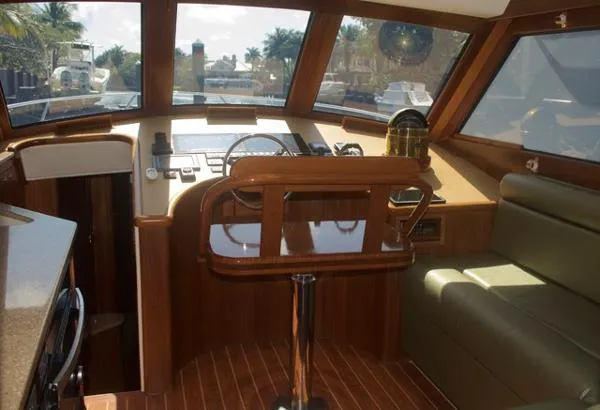 Slide: The Image of Calyber 35 Custom Hardtop Express 2014 - 3